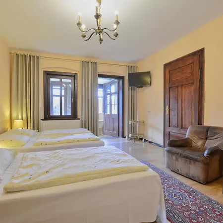 Πανσιόν Dom Polana